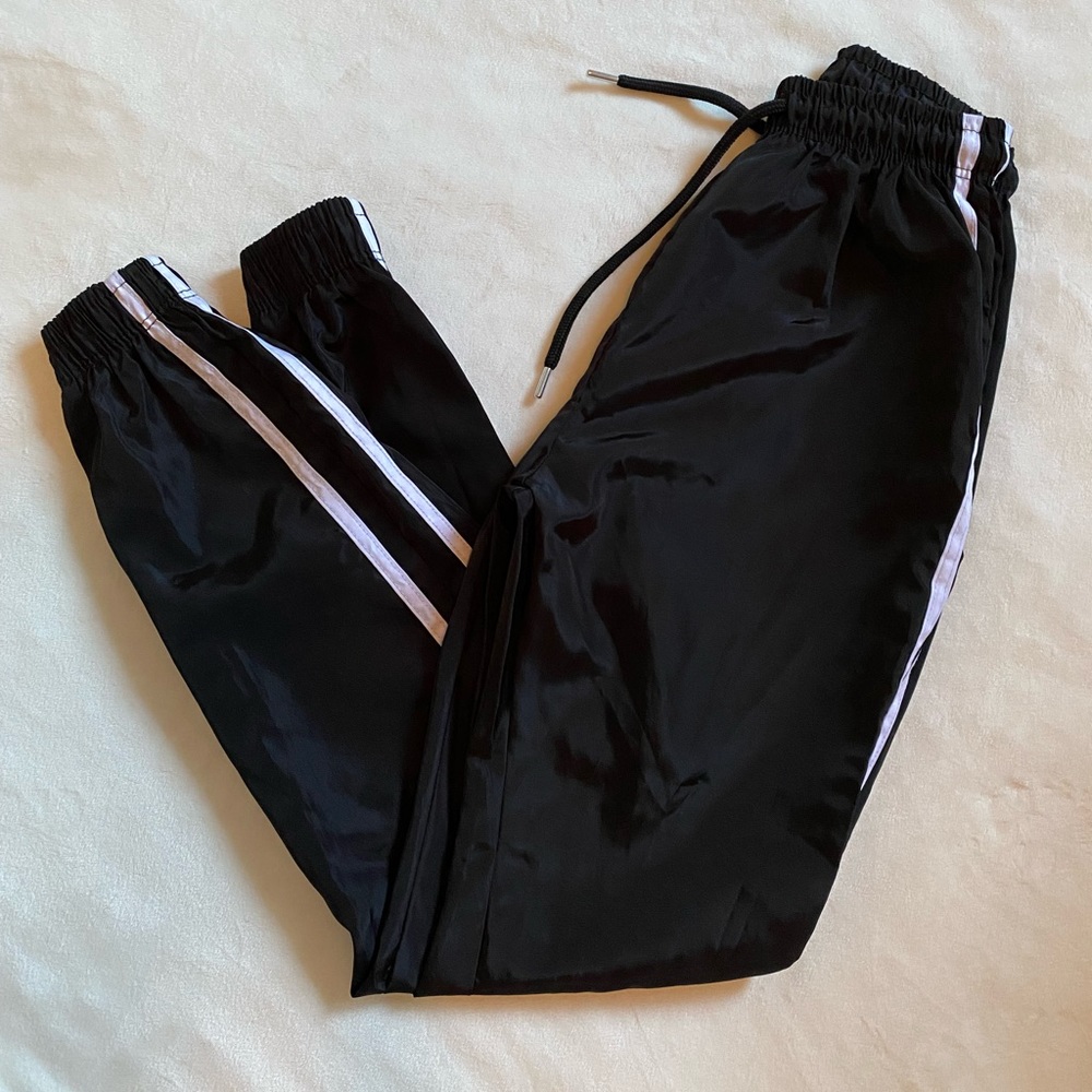 PrettyLittleThing ☀️ Black & White Sleek Wind Pants/Joggers
